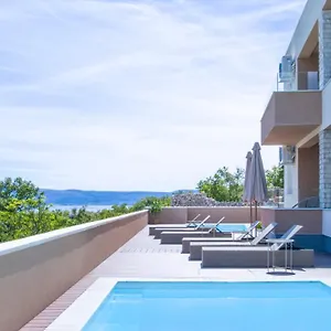 https://apartments-king-and-queen.primorje-gorskikotar.com